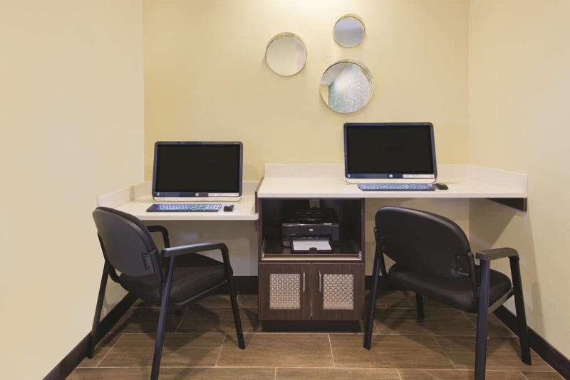 Hotel La Quinta By Wyndham Artesia Extérieur photo
